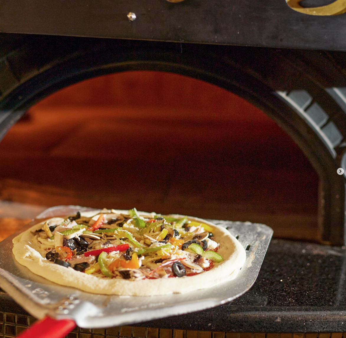 Pizza în stil italian clasic