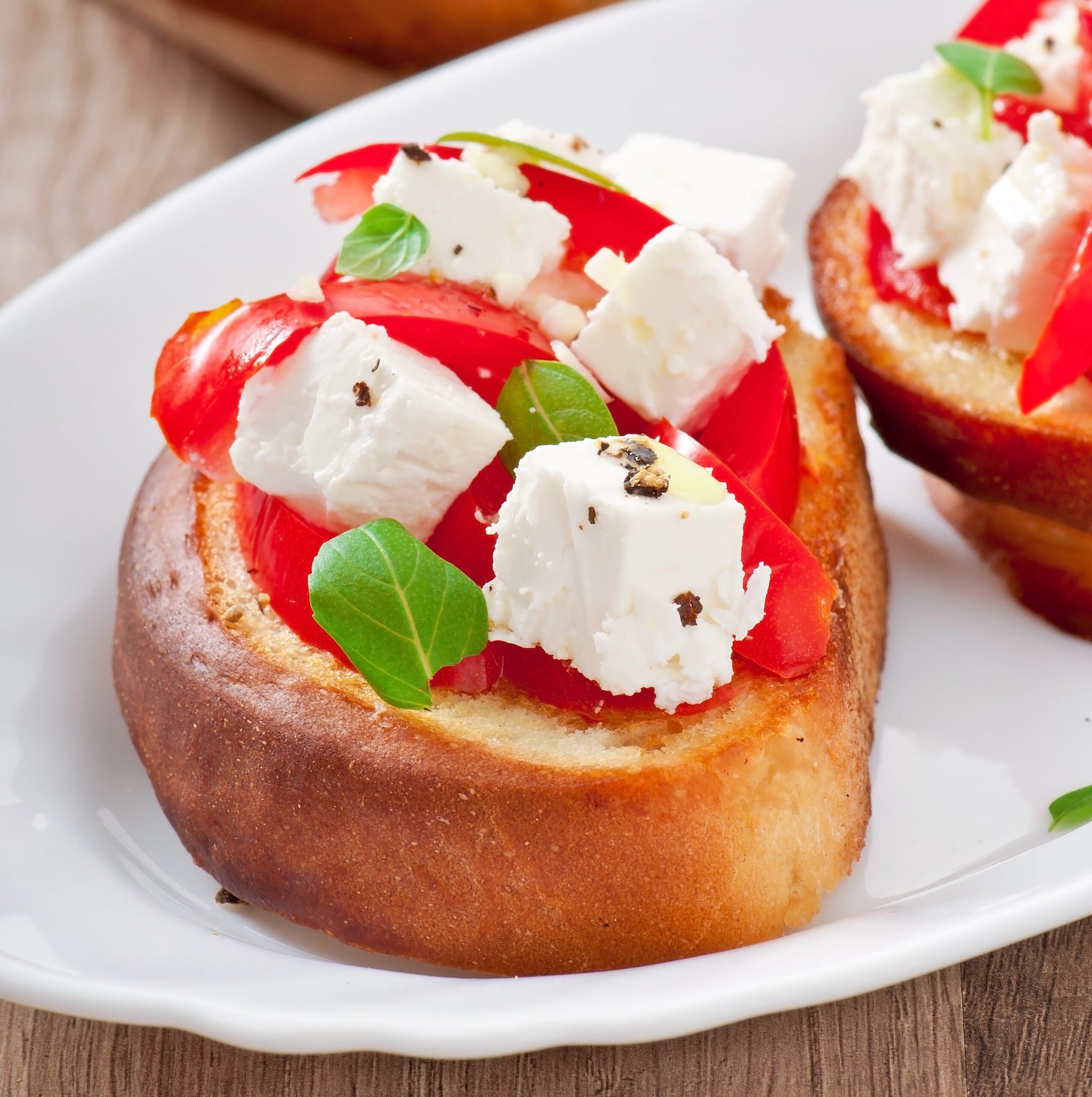 Bruschetta italiană cu roșii cherry și burrata – Simplu și savuros