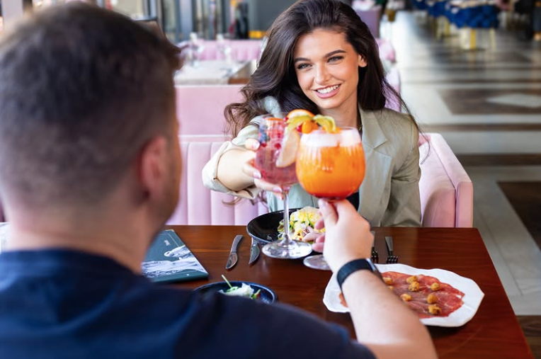 Gin tonic: băutura care a cucerit lumea – rețetă, istorie și recomandări de servire