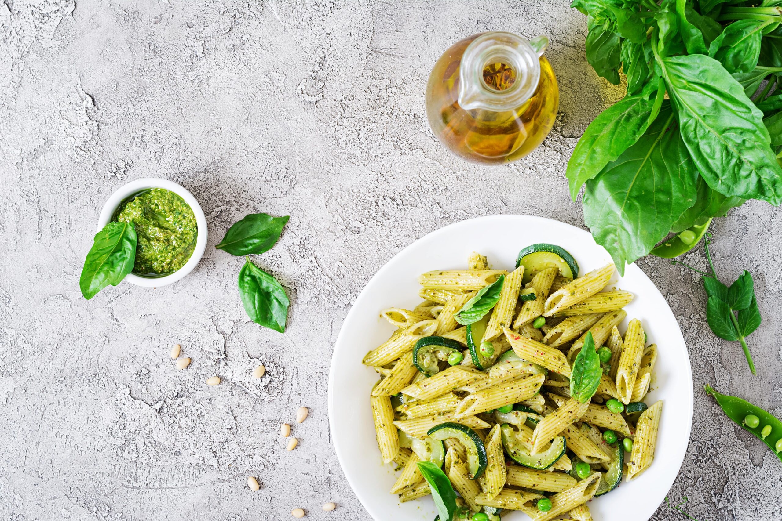 Paste cu sos Pesto alla Genovese verde, din busuioc și parmezan ras