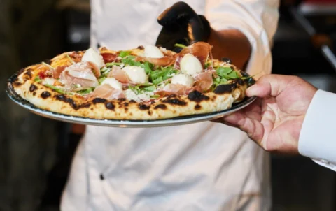 Reîncălzirea pizzei rămase de la restaurant fără pierderea texturii