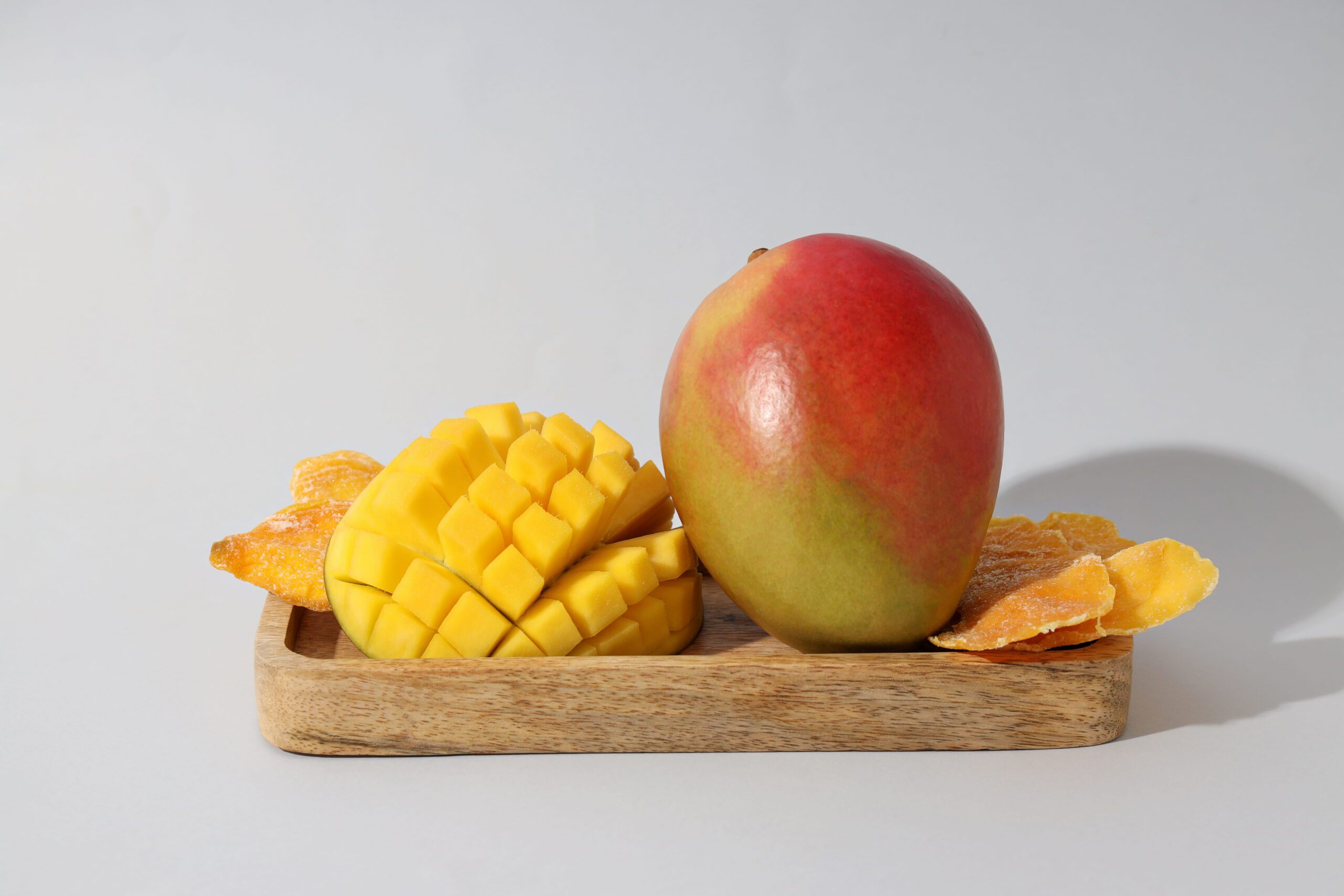 Ingrediente pentru tartar de somon cu mango proaspăt